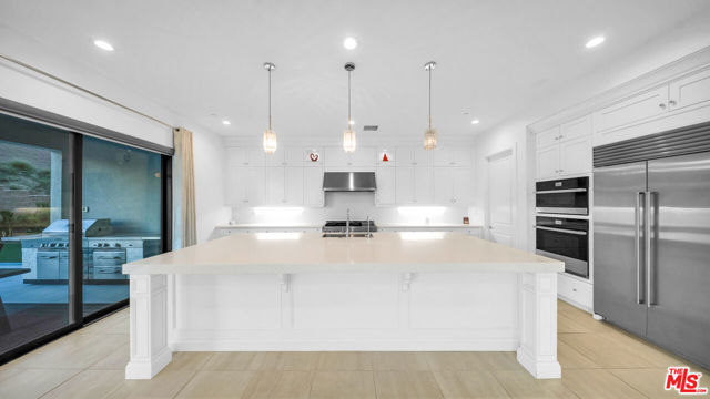 12553 N Ridgeline Road, Porter Ranch CA: https://media.crmls.org/mediaz/2452fe1f-eeb1-4ee9-b791-3244d3d43daa.jpg