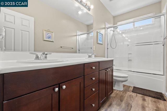 2762 St Andrews Dr, Brentwood CA: https://media.crmls.org/mediaz/2453a261-5c47-47d6-8613-e20bbef77c6c.jpg