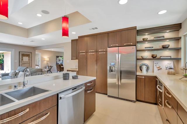 1728 Peartree Lane, Mountain View CA: https://media.crmls.org/mediaz/2453cd73-5574-4646-afbf-50a8c45b3755.jpg