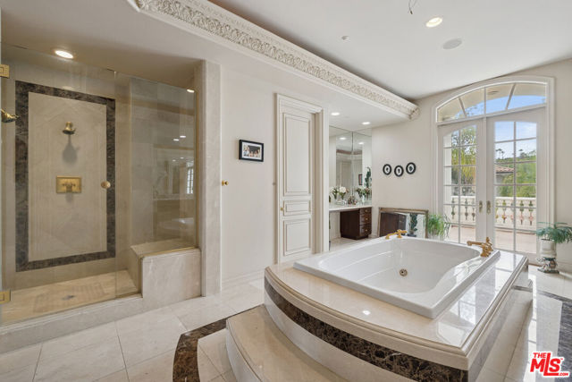 19016 Devonport Lane, Tarzana CA: https://media.crmls.org/mediaz/2453dfbc-9d6f-41a6-b2b8-fc325ba9293d.jpg