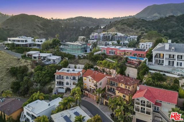4 Bed Home for Sale in Los Angeles, California