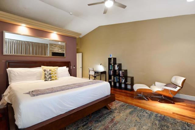 292 Bonair St, La Jolla CA: https://media.crmls.org/mediaz/2454526c-3b8b-40e5-b23a-18858522bf22.jpg