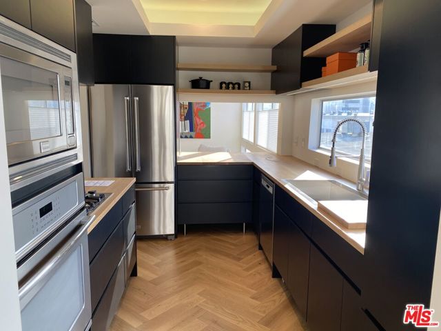 2237 S Bentley Avenue, Los Angeles CA: https://media.crmls.org/mediaz/2454650d-aabe-490e-b910-95f990360bcd.jpg