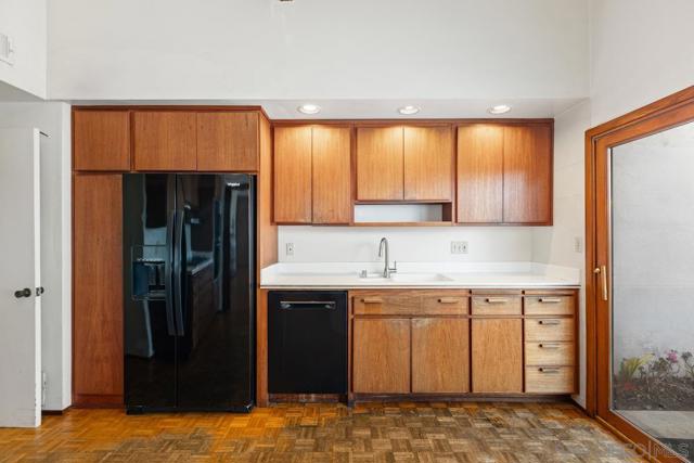 8415 Sugarman Dr, La Jolla CA: https://media.crmls.org/mediaz/245465fa-6dc5-41f0-a5cf-b562c011f84e.jpg