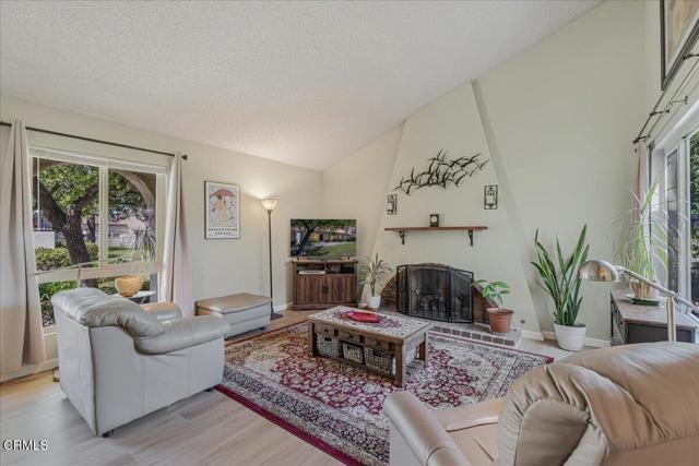 Detail Gallery Image 4 of 39 For 550 Holly Ave, Oxnard,  CA 93036 - 3 Beds | 2 Baths