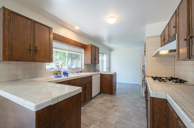 1171 Sylvan Place, Monterey CA: https://media.crmls.org/mediaz/2454f01a-a28a-4104-befc-37ed36979c2e.jpg