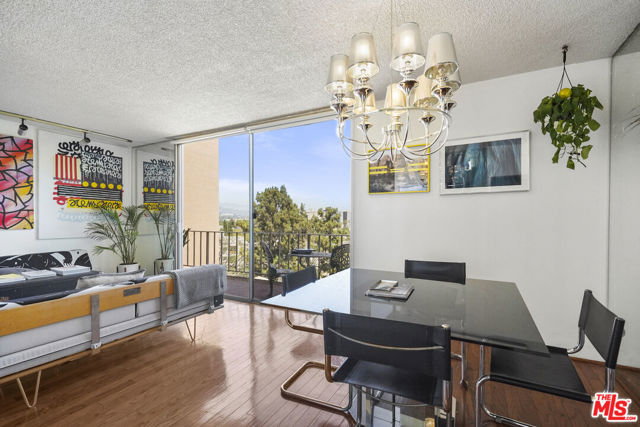 100 S Doheny Drive, Los Angeles CA: https://media.crmls.org/mediaz/2455adc5-3848-402f-8681-92f066d35a5c.jpg