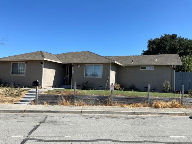 101 Westside Boulevard, Hollister CA: https://media.crmls.org/mediaz/2455ba01-f787-4ced-a2d7-14346f4e6165.jpg