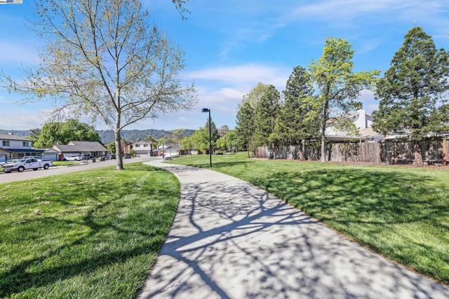 3641 Shenandoah Ct, Pleasanton CA: https://media.crmls.org/mediaz/2455e7c0-43bf-417d-a7b2-d996024248de.jpg