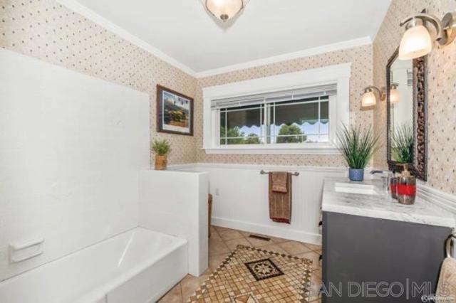 9435 Morcado Cir, La Mesa CA: https://media.crmls.org/mediaz/2455e7c5-af86-4085-a9a2-acb160e728ef.jpg