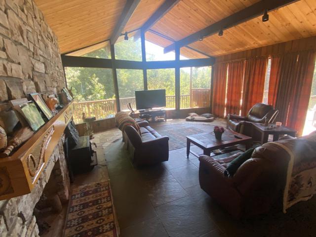 341 Metalwood Drive, Soquel CA: https://media.crmls.org/mediaz/245659af-83fa-4036-a4fa-a3a8aa0b26cc.jpg