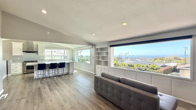 Detail Gallery Image 12 of 74 For 6611 Avenida De Las Pescas, La Jolla,  CA 92037 - 4 Beds | 3 Baths