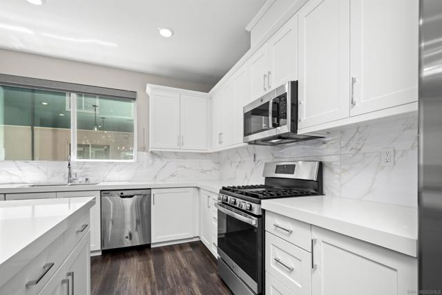 1951 Pavilion Lane, Chula Vista CA: https://media.crmls.org/mediaz/245706f2-5cce-4607-98c5-faef24cb9b1a.jpg