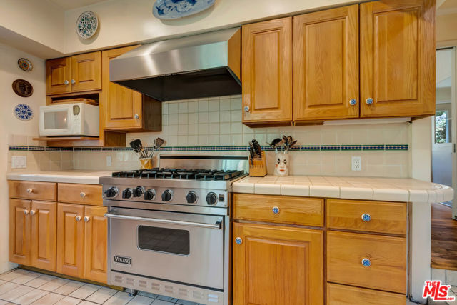 1519 Comstock Avenue, Los Angeles CA: https://media.crmls.org/mediaz/24575ae3-029f-4c93-8ad2-c8081435e5ea.jpg