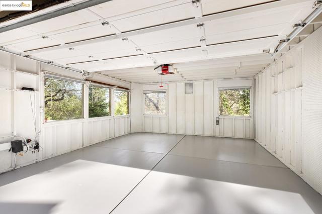 6566 Chelton Dr, Oakland CA: https://media.crmls.org/mediaz/245788ef-0318-43d7-b0b6-67b4fb004431.jpg