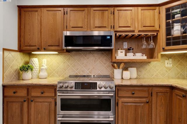 635 Janice Ave, Hayward CA: https://media.crmls.org/mediaz/2457a2fe-0121-4ab3-8a5a-e7a3d0ad574d.jpg