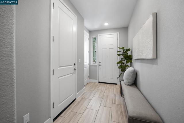 339 Pear Tree Ter, Napa CA: https://media.crmls.org/mediaz/2457a847-468d-4c26-ac33-df2e21bc4cdc.jpg