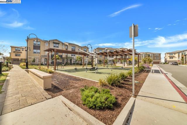 418 Desert Holly St, Milpitas CA: https://media.crmls.org/mediaz/2457fc11-833a-45ab-89e2-8371425998c9.jpg