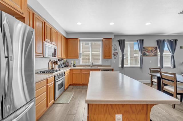 17753 Wheat Field Street, Lathrop CA: https://media.crmls.org/mediaz/24581035-b1e0-4132-ab09-bab53b7b5006.jpg