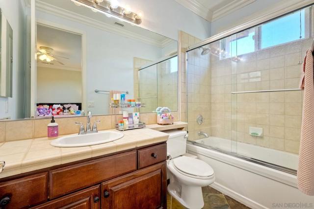 15068 Creek Hills Rd, El Cajon CA: https://media.crmls.org/mediaz/24585cb9-20e9-42ef-9a6e-6edf9bd9aab0.jpg