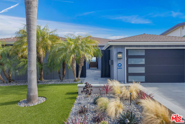 18074 Coastline Drive, Malibu CA: https://media.crmls.org/mediaz/2458c76d-f739-4b14-b91f-cf04c2a59ef4.jpg
