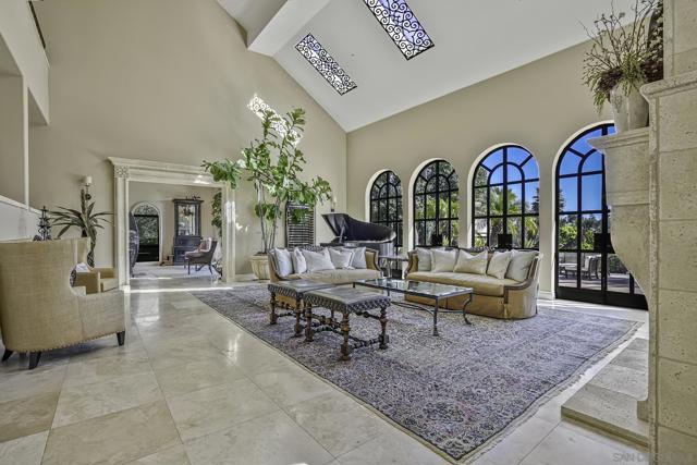 5305 La Crescenta, Rancho Santa Fe CA: https://media.crmls.org/mediaz/245910ab-435e-491b-99a9-34ca3c839ddb.jpg