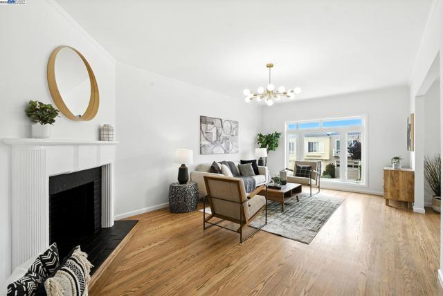 24 Riverton Dr, San Francisco CA: https://media.crmls.org/mediaz/24599a9e-18d1-4524-8cb6-74ad31f99d79.jpg