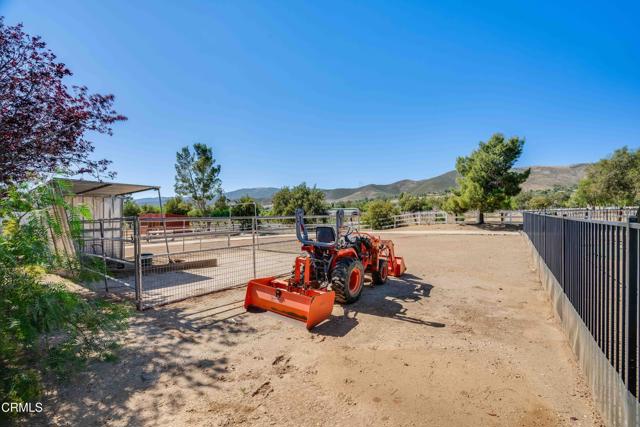 35135 Caprock Road, Santa Clarita CA: https://media.crmls.org/mediaz/245a9411-df5c-4de7-9ed5-b916be356070.jpg