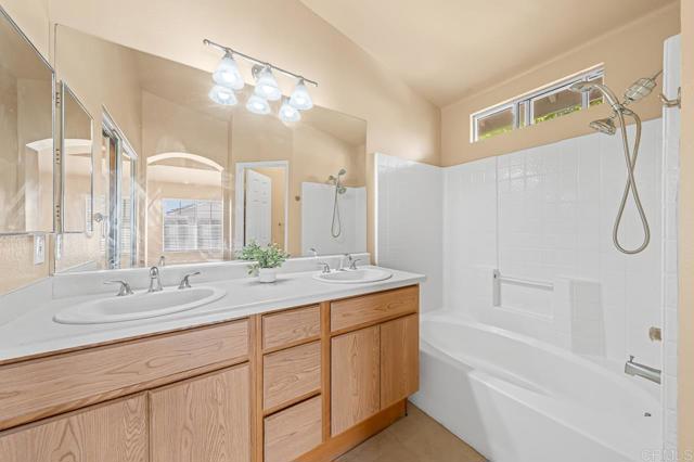 1259 El Cortez Court, Chula Vista CA: https://media.crmls.org/mediaz/245ab360-a6f2-4724-8956-d3632c9e86e1.jpg