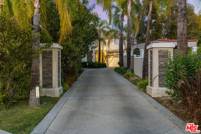 19016 Devonport Lane, Tarzana CA: https://media.crmls.org/mediaz/245ac4ab-b7b3-4b99-b8c6-612004fe73f6.jpg