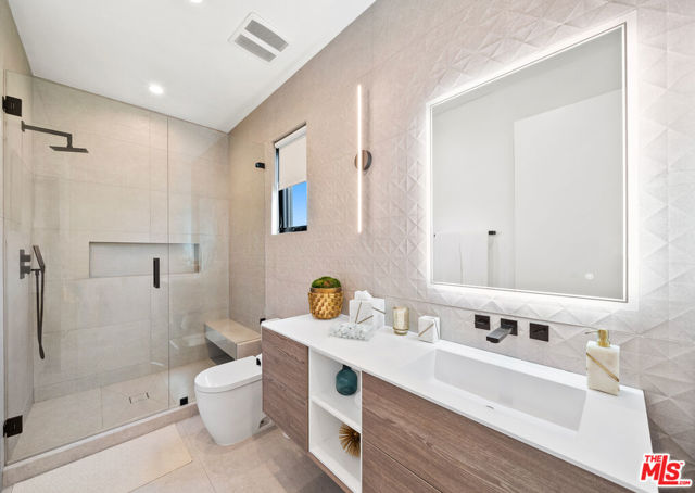 849 N Spaulding Avenue, Los Angeles CA: https://media.crmls.org/mediaz/245adfa7-80bf-4065-87f4-2c8e9648f063.jpg