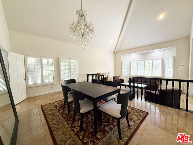 15020 Encanto Drive, Sherman Oaks CA: https://media.crmls.org/mediaz/245b1435-ac58-4c48-9b00-4c98ecd8fb3a.jpg
