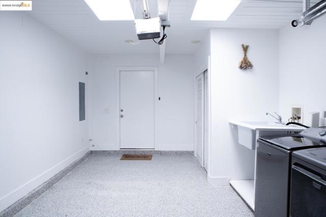 4003 Santa Fe CT, Concord CA: https://media.crmls.org/mediaz/245b1c32-cd6d-49ea-8cb6-f66ae446f84a.jpg