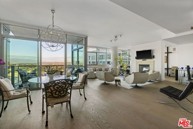 13650 Marina Pointe Drive, Marina del Rey CA: https://media.crmls.org/mediaz/245b6734-3b8e-4c12-b9ee-ac5a3d04bb69.jpg
