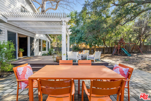 1514 Willow Drive, Topanga CA: https://media.crmls.org/mediaz/245bcf3e-e5ff-40f4-86b5-1676d2f9b16a.jpg