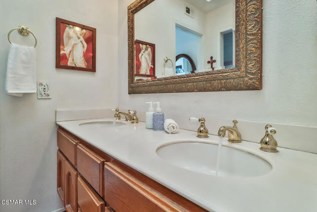 3616 Pebble Place, Newbury Park CA: https://media.crmls.org/mediaz/245c6a0e-210f-48d7-839c-dbda2406fba2.jpg