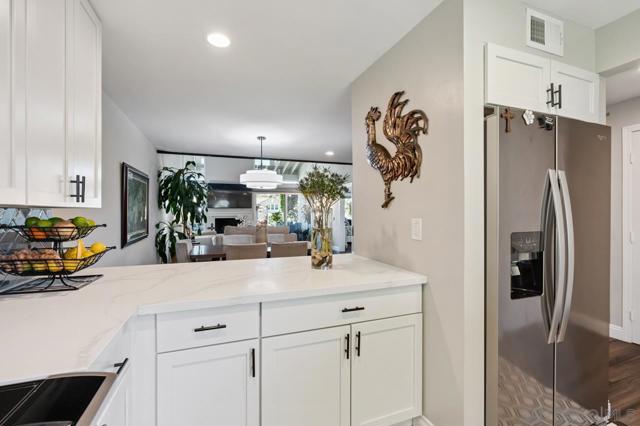 17839 Valle De Lobo, Poway CA: https://media.crmls.org/mediaz/245d8aa5-0c6b-452f-8e8e-5cae832d47e8.jpg