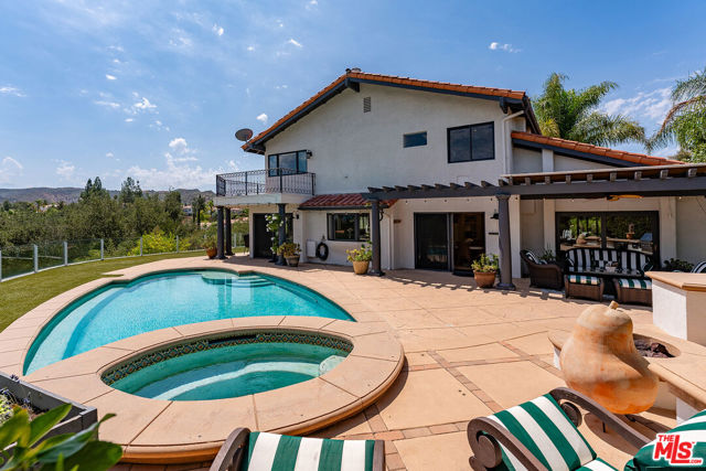 23306 Park Hacienda, Calabasas CA: https://media.crmls.org/mediaz/245dae12-c5b6-45fa-bf27-61c8303bc2e8.jpg