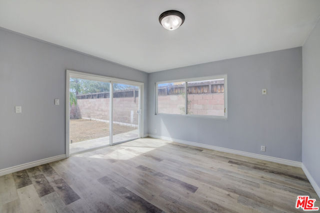 9445 Amboy Avenue photo 8
