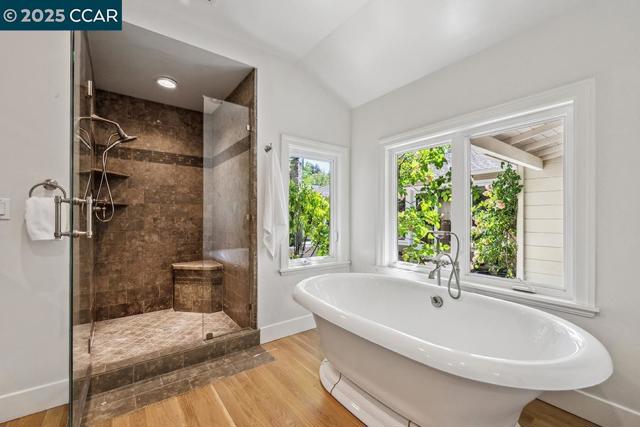 390 Castello Rd, Lafayette CA: https://media.crmls.org/mediaz/245eb335-f93e-48f2-a420-c5e9e6c1a731.jpg