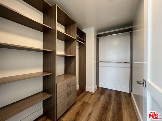 5801 Camerford Avenue, Los Angeles CA: https://media.crmls.org/mediaz/245ed7e2-62ac-4bc2-b653-b45e418dad7f.jpg