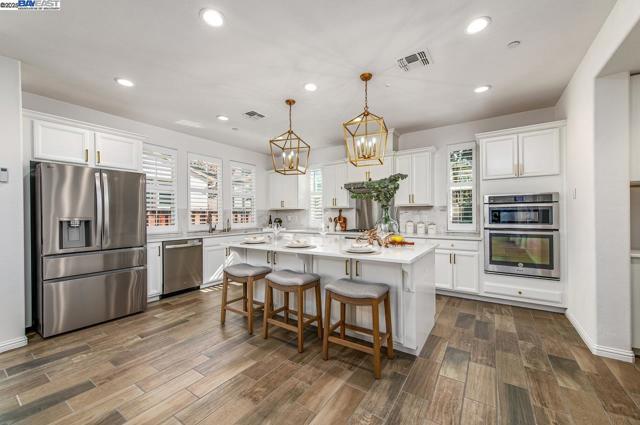 4338 Healdsburg Way, Dublin CA: https://media.crmls.org/mediaz/245f6b11-bded-404e-8f63-89ced12e7f2b.jpg