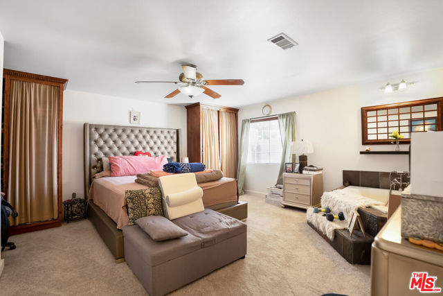 4141 Eileen Street, Simi Valley CA: https://media.crmls.org/mediaz/245fc673-7399-4b36-8f71-900489fd7d73.jpg