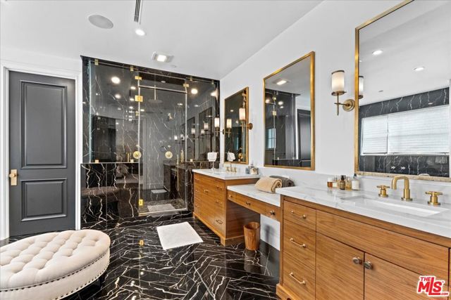 4105 Bellingham Avenue, Studio City CA: https://media.crmls.org/mediaz/24600006-4781-4f02-8157-067c75ad6ca5.jpg