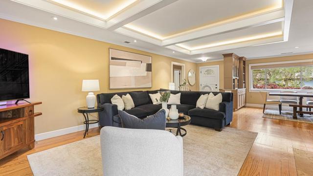161 E Floresta Way, Portola Valley CA: https://media.crmls.org/mediaz/2460391c-4c0b-416c-bdd0-30849ed44d2c.jpg