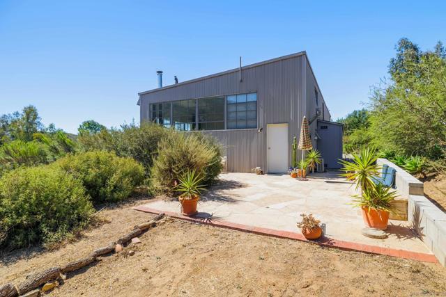 17711 S Mesa Drive, Pauma Valley CA: https://media.crmls.org/mediaz/24604ca2-a590-47ab-acfe-0b9650f47e50.jpg