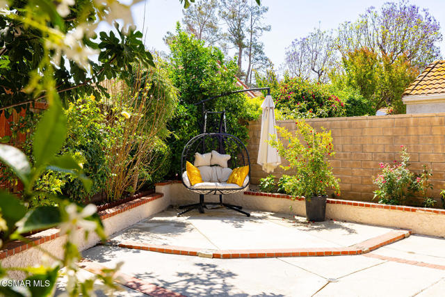 2124 Snowberry Court, Simi Valley CA: https://media.crmls.org/mediaz/2460bded-f593-4089-8397-55299a69fc8e.jpg