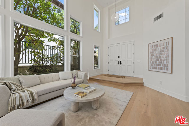 16724 Calle Arbolada, Pacific Palisades CA: https://media.crmls.org/mediaz/2460f140-5771-4566-9022-b5bd2d285a21.jpg