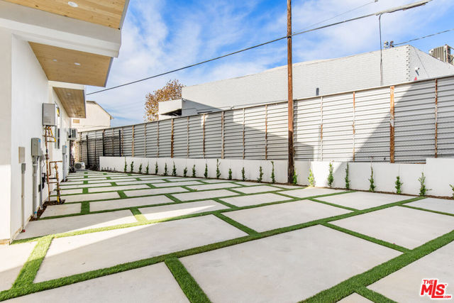 1616 S Sycamore Avenue, Los Angeles CA: https://media.crmls.org/mediaz/2460f357-003f-4cea-b6bf-424473b71c7c.jpg