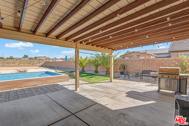 17794 Cabazon Road, Apple Valley CA: https://media.crmls.org/mediaz/246154b8-8604-424e-836d-b999ef46953a.jpg